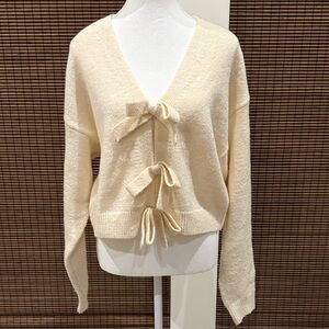 MABEL cream colored bow sweater size medium GUC